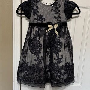 Lesy Black Made Italy Formal  Girls Dress Pit to pit 11”W 10.5 pit to hem 18.5”